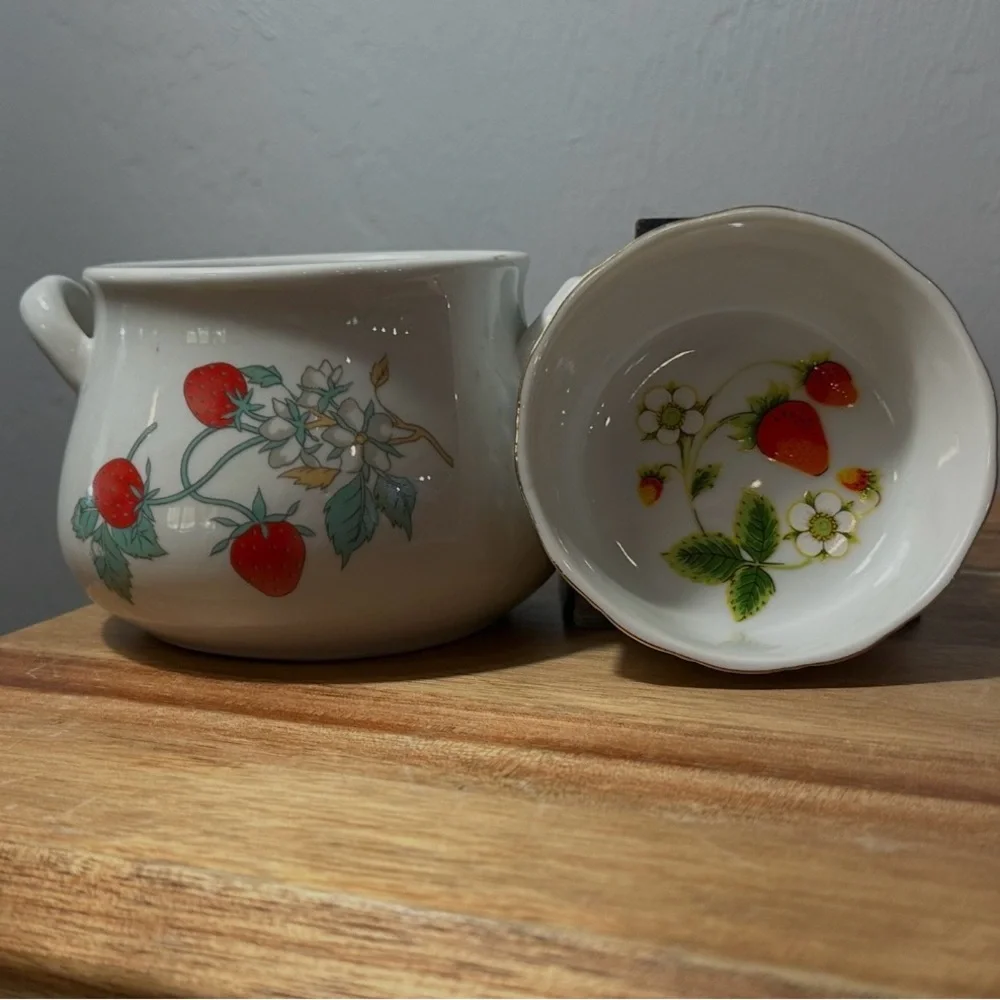 Ceramic Strawberry Serving Bowl and Dish - White with Red Strawberry Motif - Picture 2 of 13